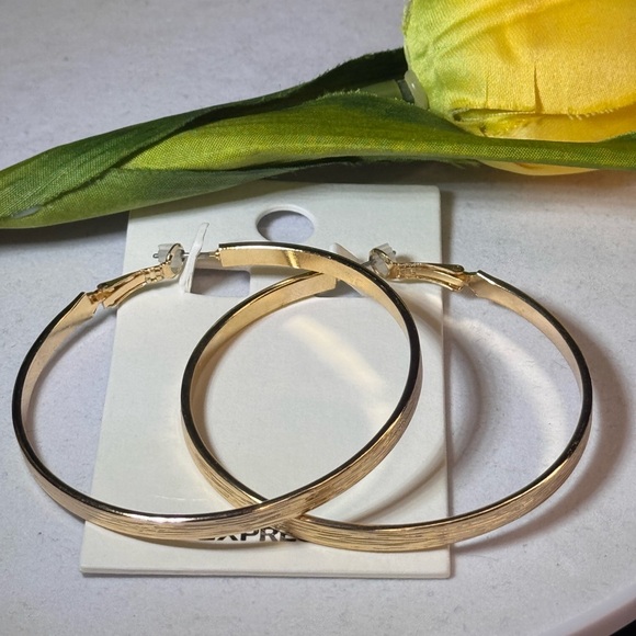 EXPRESS Gold Tone Textured Hoop Earnings - Picture 5 of 7